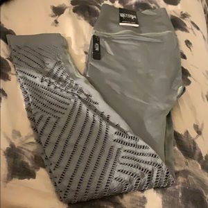 NWT VS Seamless Tight SZ L✅